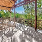 6 Bedroom Amazing In Ferienhaus *